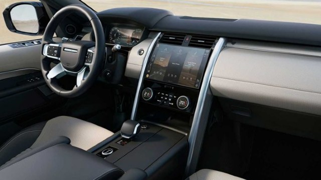2022 Land Rover Discovery interior