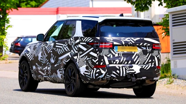 2022 Land Rover Discovery rear