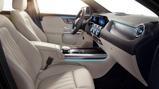 2022 Mercedes-Benz GLA interior