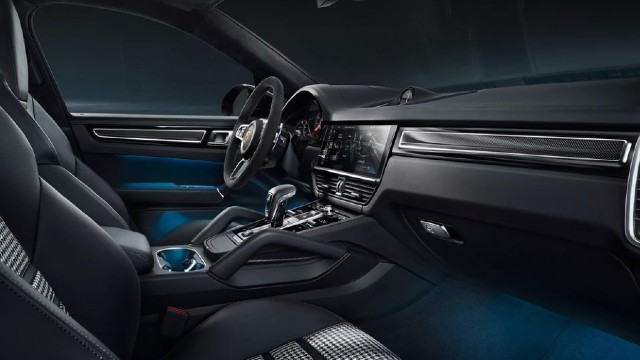 2022 Porsche Cayenne interior