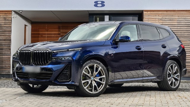 2022 BMW X8 SUV