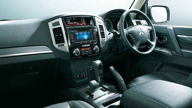 2022 Mitsubishi Pajero interior