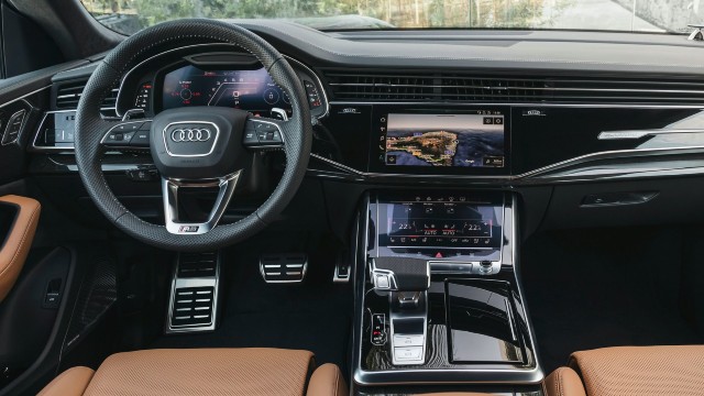 2022 Audi Q9 interior