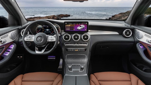 2023 Mercedes-Benz GLC interior