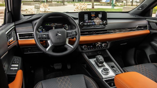 2023 Mitsubishi Outlander interior