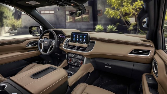 2023 Chevrolet Suburban interior