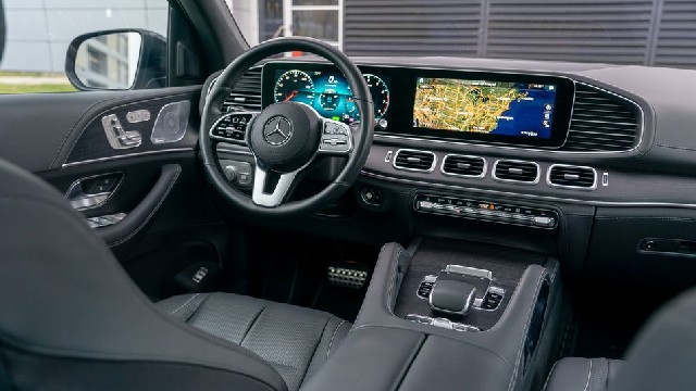2023 Mercedes-Benz GLS interior
