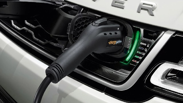2023 Land Rover Range Rover PHEV charging