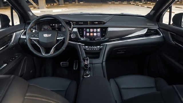 2023 Cadillac XT7 interior