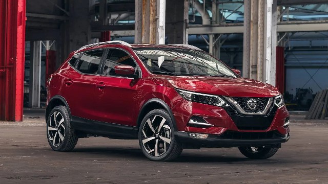 2023 Nissan Rogue Sport red